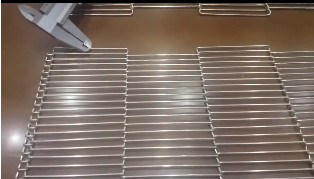 AISI304 Dây chuyền lưới rẽ đường cong Băng tải Dây đai thép kim loại để làm lạnh thực phẩm