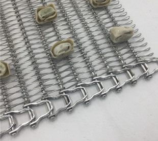 Băng tải xương cá bằng dây dẹt cho ngành công nghiệp làm mát bánh mì