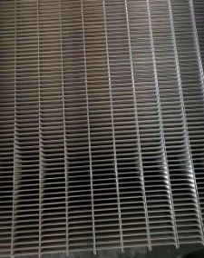 Chiều rộng dây đai 500 mm dây đai lưới thép công nghiệp Chiều rộng tùy chỉnh Được xây dựng từ vật liệu bền cho công nghiệp lâu dài
